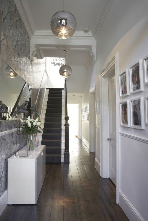 Modern decor in traditional foyer. my favorite design style .