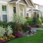 Garden Ideas For The Front Of The House | Large yard landscaping .
