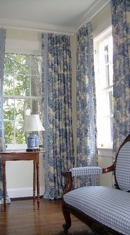 A romantic settee by the window. | Country living room design .