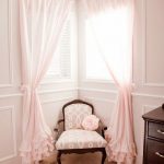 DIY Nursery in Pink & Grey | Розовые шторы, Девчачьи комнаты .