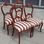 19042 4 Vintage Victorian Style Dining Chairs usado en venta en .