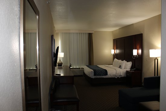 Suite - King Bed with Sectional Sofa Bed - Picture of Comfort Inn .