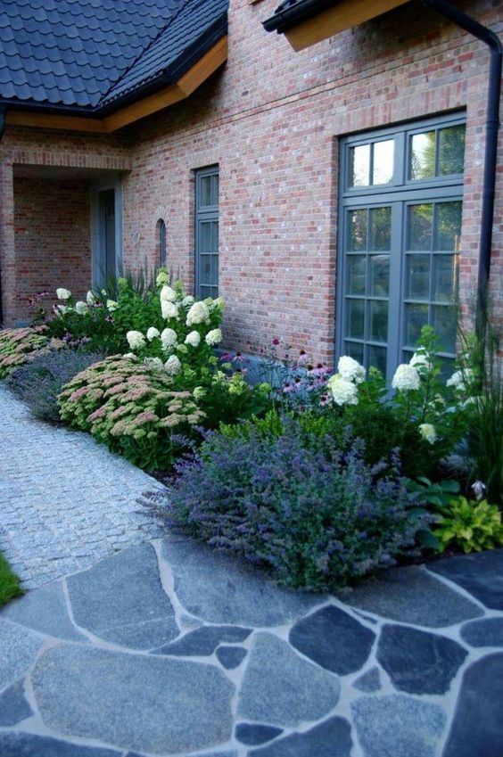 Easy Landscaping Ideas to Boost Your Home’s Curb Appeal