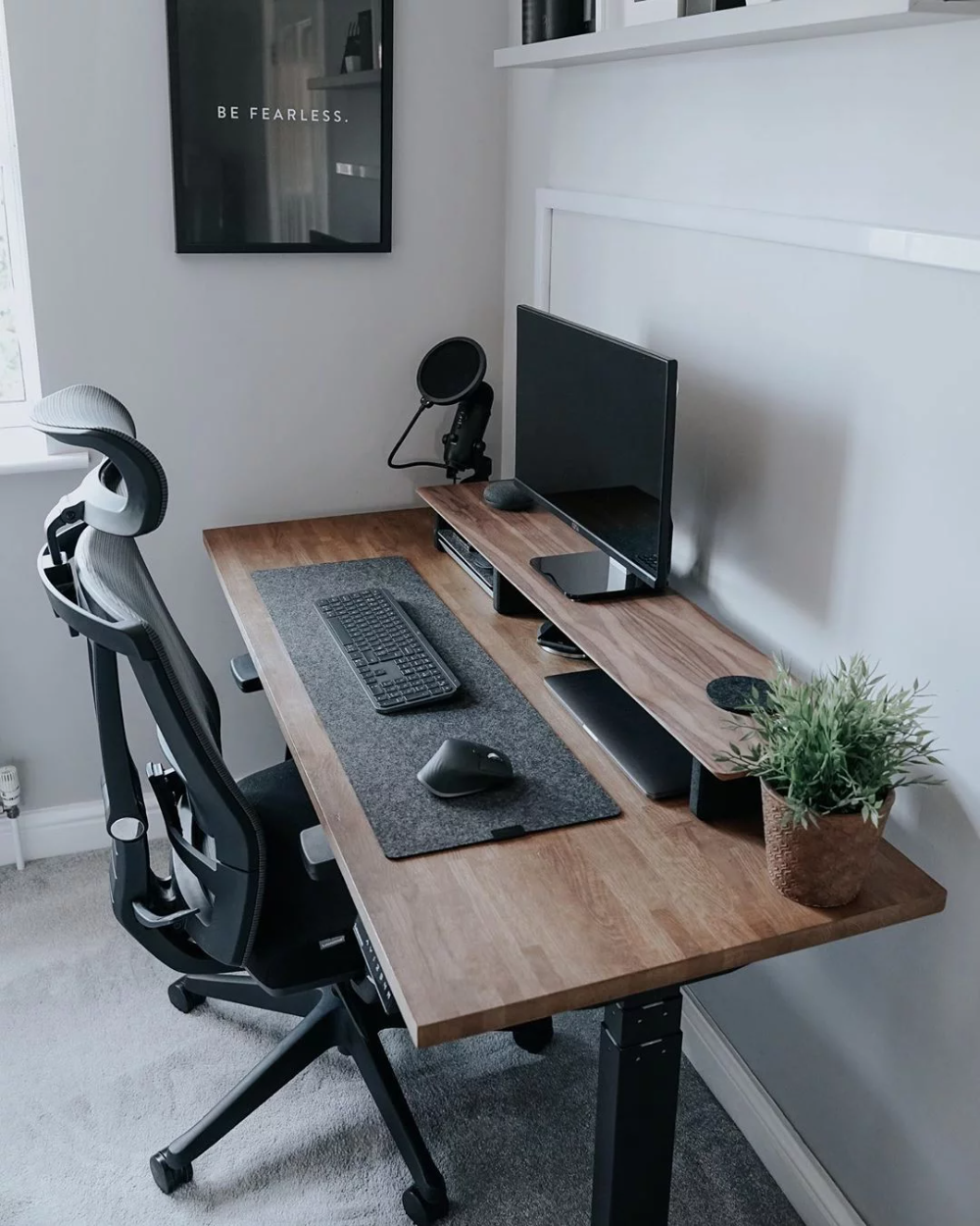 Stylish and Functional Desks for Your Home Office