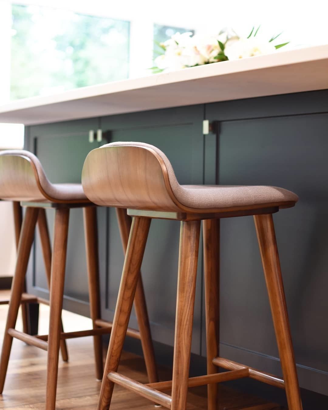 Design Ideas For Kitchen Stools With Backs