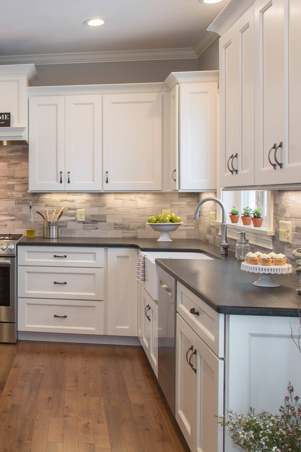 Choosing the Perfect Countertop for Your White Kitchen Cabinets