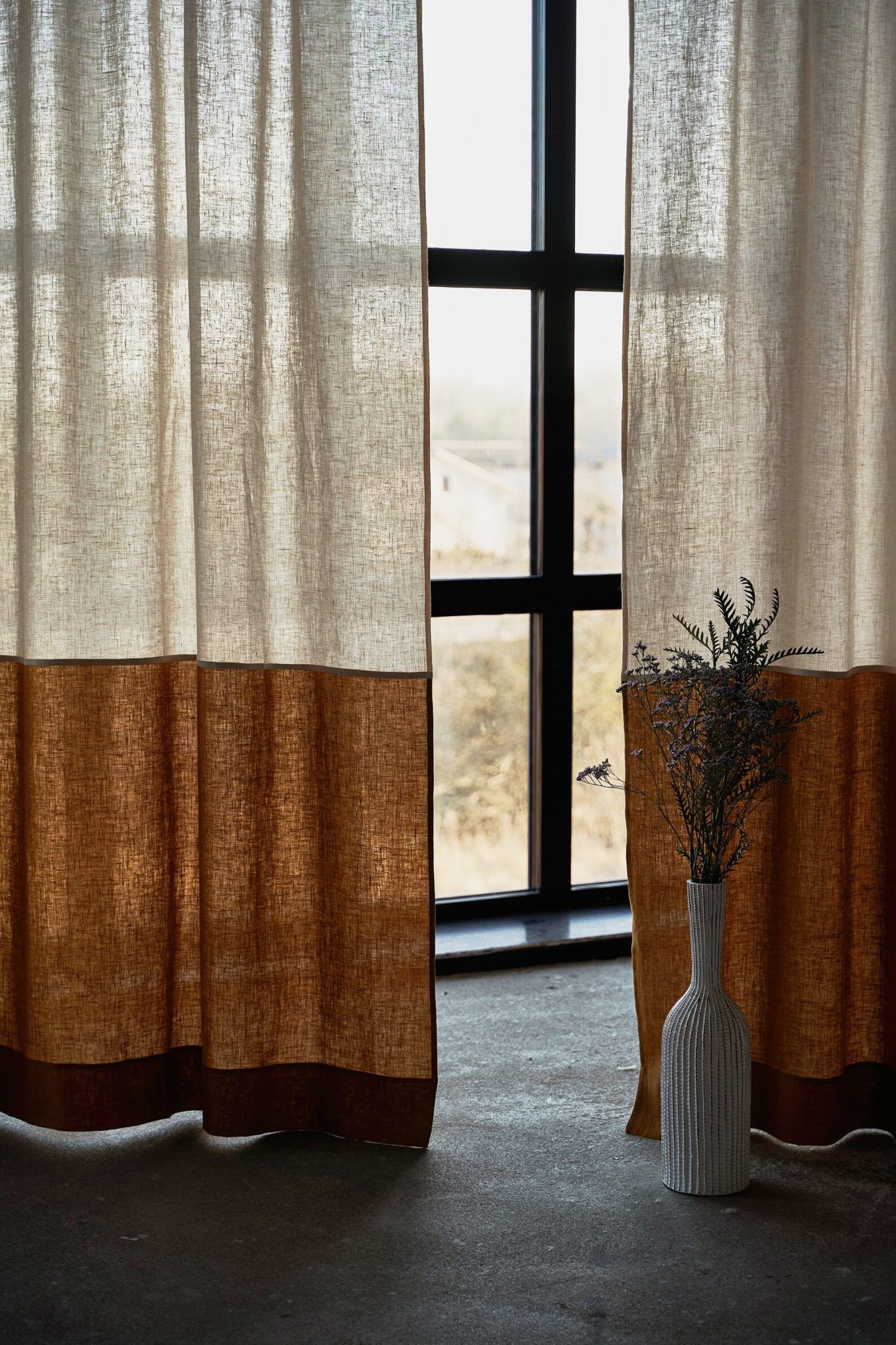 Creative Bedroom Curtain Ideas: Mixing Blinds for Style and Functionality
