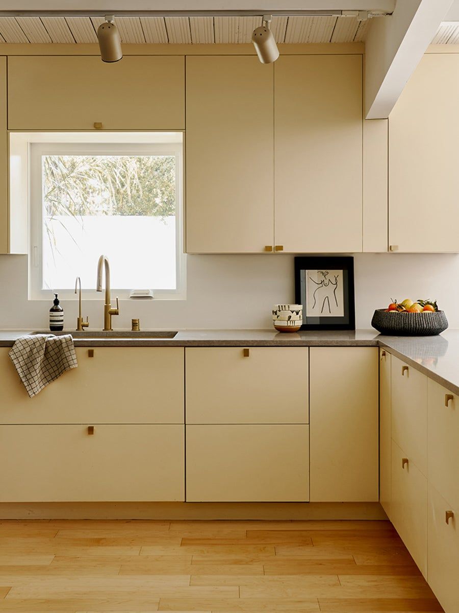 Elegance in Every Detail: The Timeless Appeal of Cream Colored Kitchen Suits