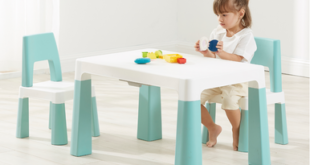 childrenʼs activity table and chairs