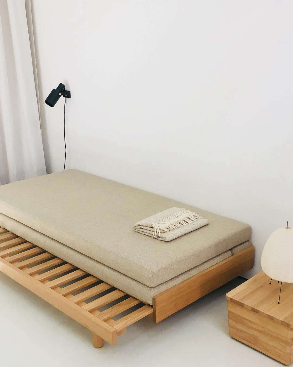 Maximize Your Space with Convertible Beds: The Perfect Solution for Small Living Spaces