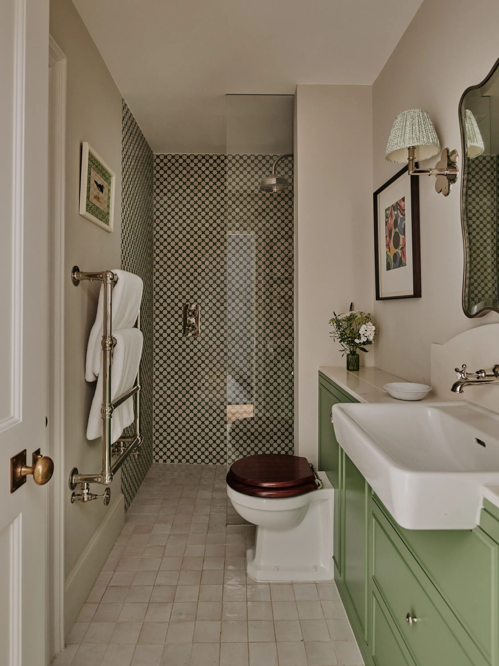 Maximizing Space: Clever Bathroom Wall Tile Ideas for Small Bathrooms