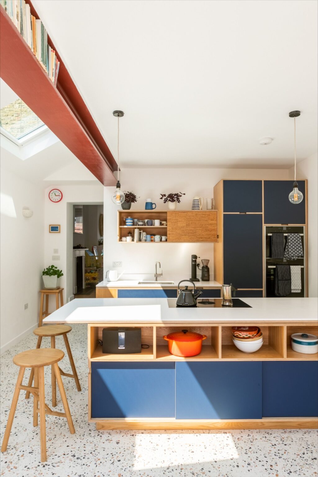 Maximizing Space: Galley Kitchen Ideas with Stylish Breakfast Bar ...