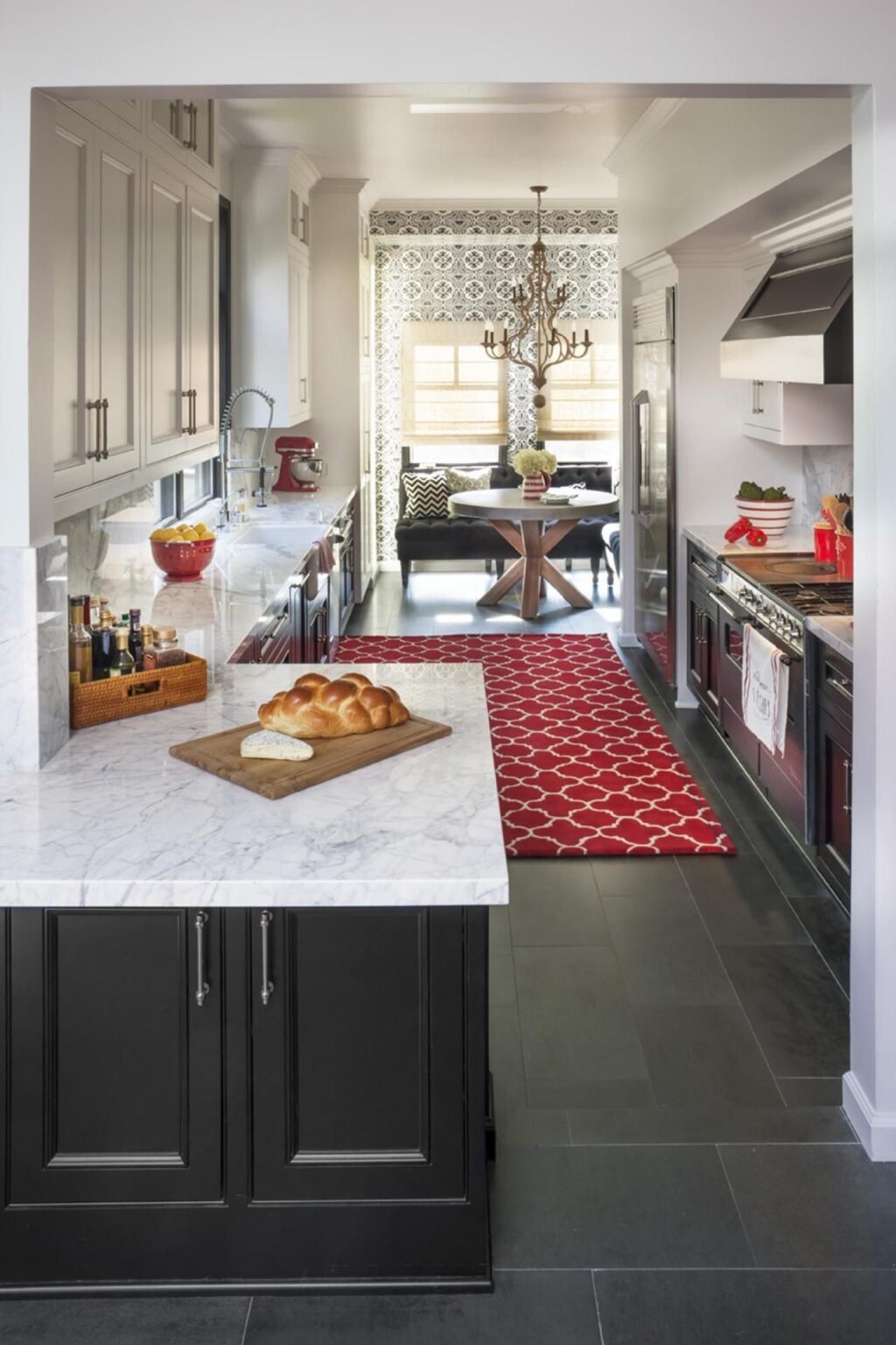 Maximizing Space: Galley Kitchen Ideas with Stylish Breakfast Bar ...