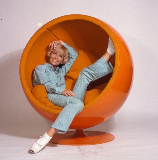 Reviving Retro Chic: The Irresistible Allure of Egg Chairs