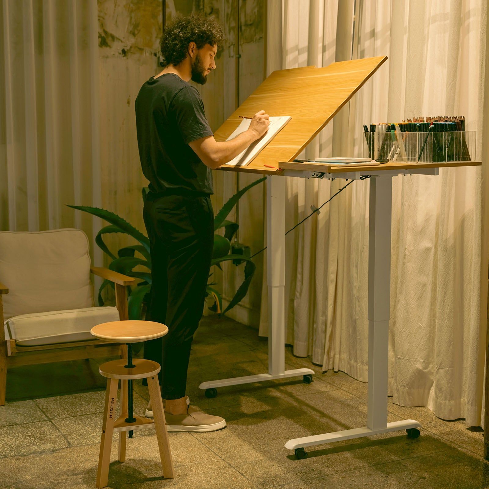 Revolutionizing Workspaces: The Benefits of an Electric Height Adjustable Table