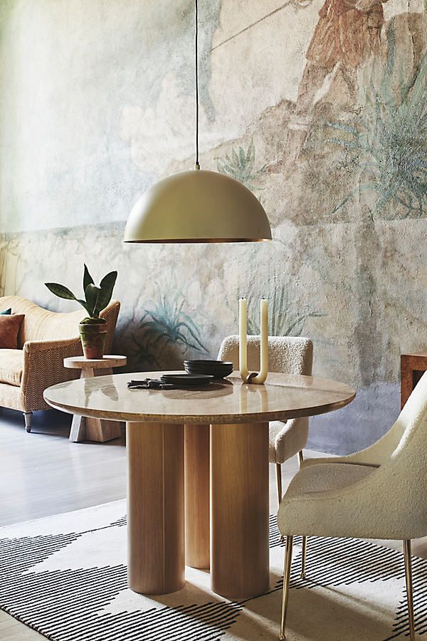 Space-Saving-Solutions-Stylish-Dining-Tables-for-Small-Spaces.jpg