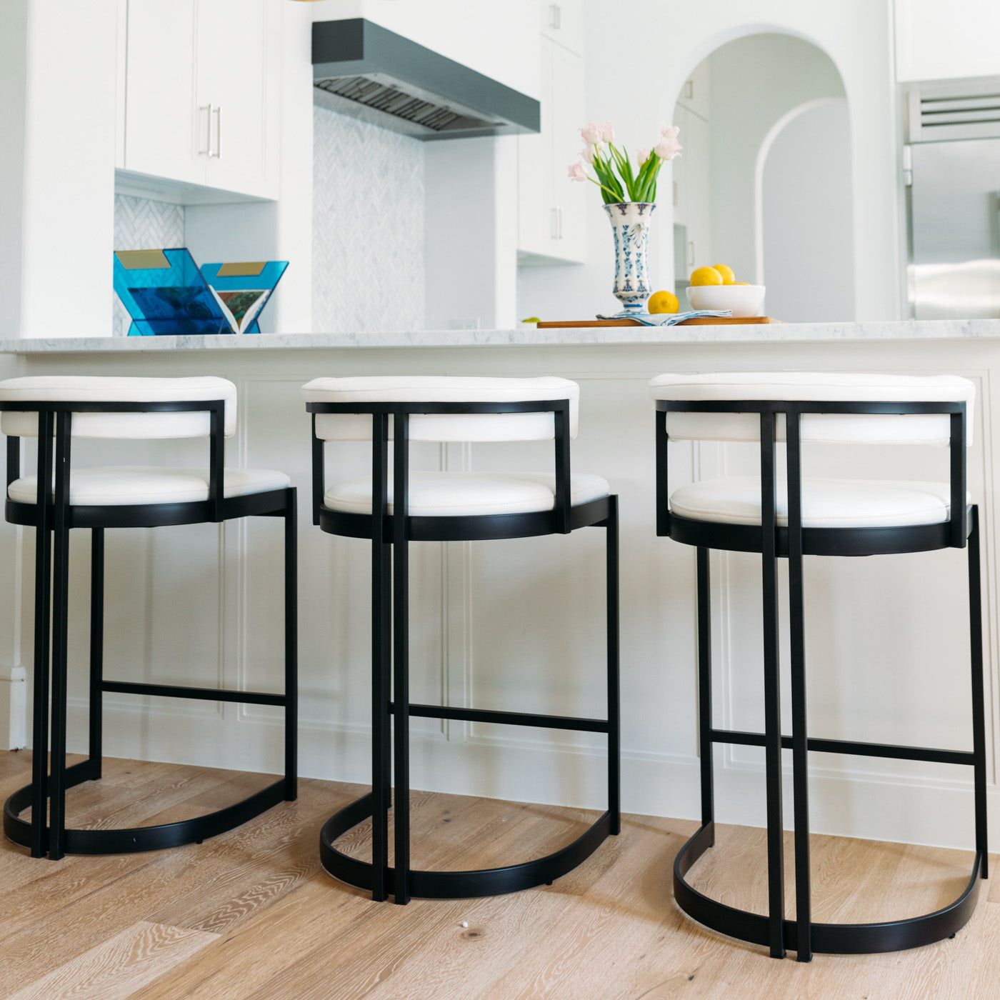 The Timeless Elegance of Black and White Counter Stools: A Classics That Never Goes Out of Style