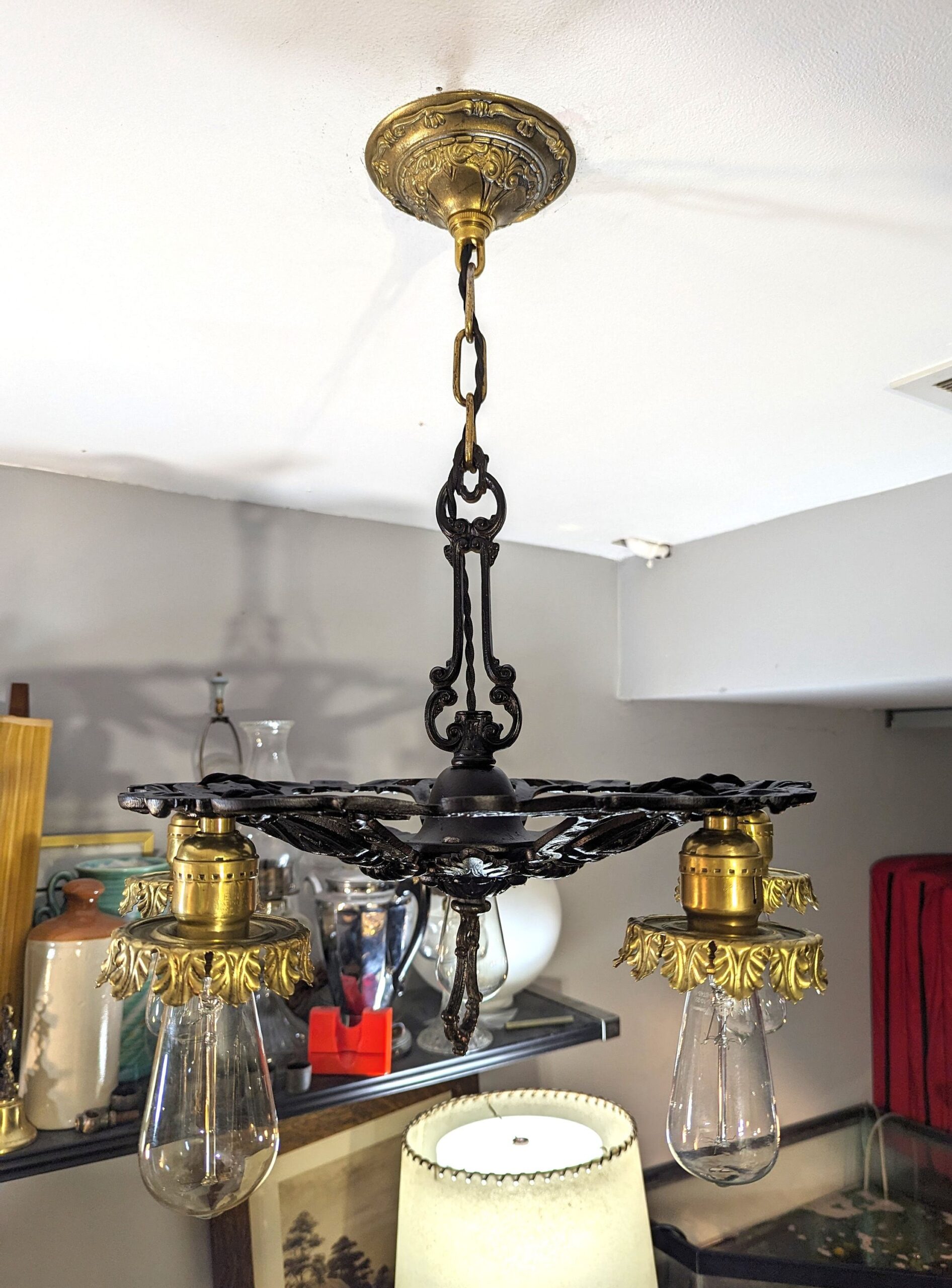 The Timeless Elegance of Cast Iron Antique Chandeliers: A Perfect Addition to Any Home Décor