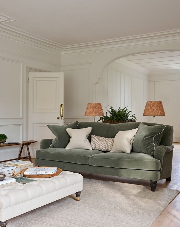 The Timeless Elegance of Classic Sofas: A Closer Look at Traditional Design
