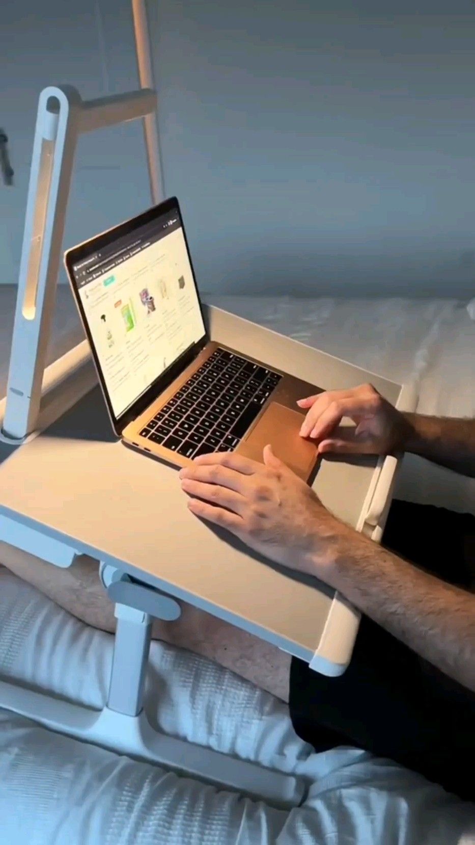 The Ultimate Comfort Solution: Finding the Best Portable Laptop Desk for Bed