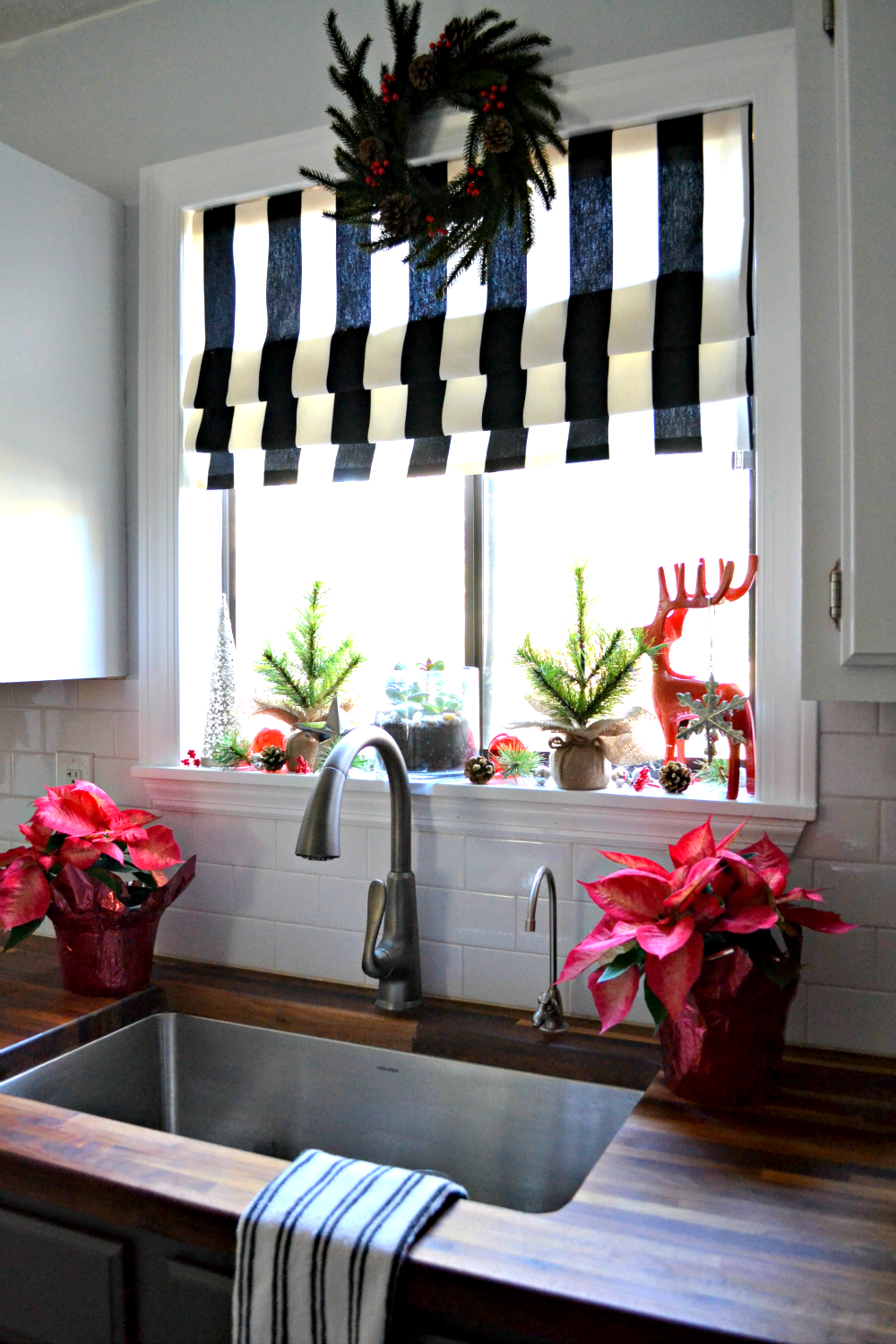 Timeless Elegance: Black and White Kitchen Curtains for a Classic Look