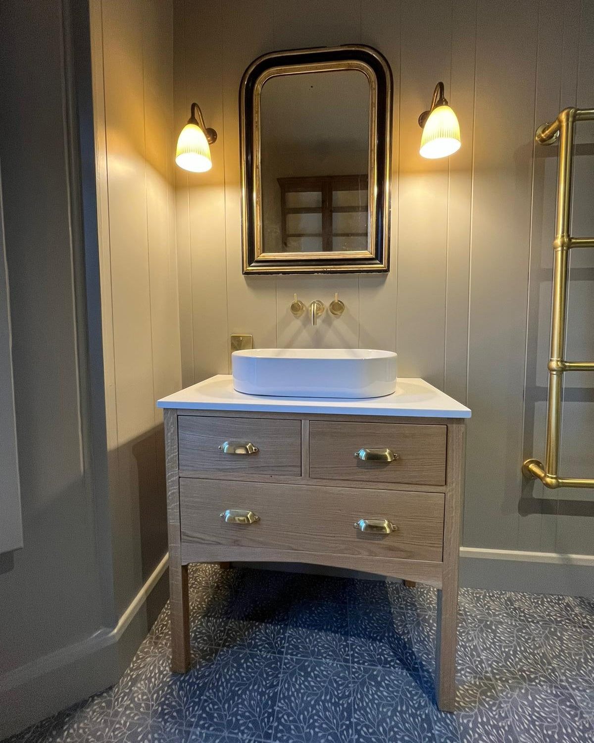 Upgrade Your Bathroom with a Stylish and Functional Vanity Unit with Sink