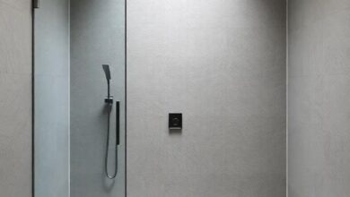 28 Inspiring Minimalist Bathroom Shower Designs for a Serene Space