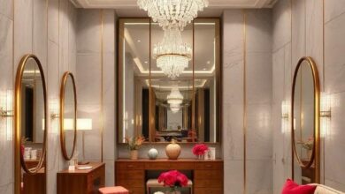 25 Stunning Luxury Dressing Rooms Featuring Crystal Chandeliers to Inspire You