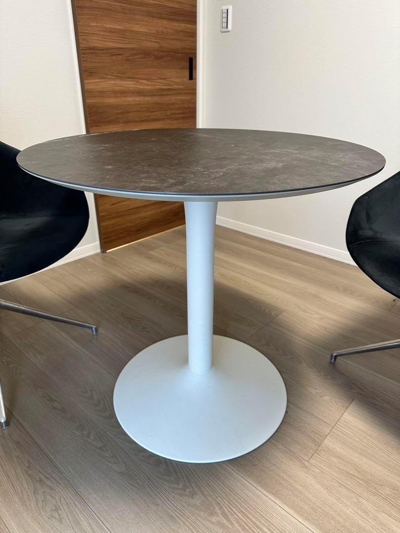 Our Honest Take on the No-Brand boconcept Dining Table