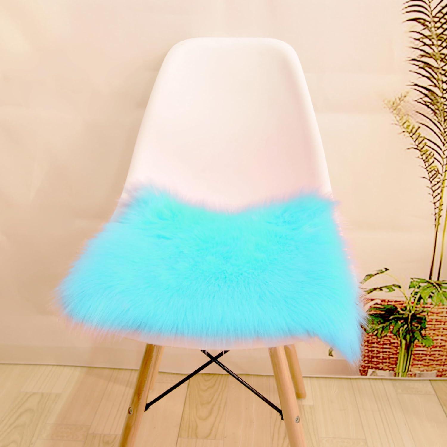 Our Cozy Take on the Eanpet Blue Faux Fur Chair Cushion Pad