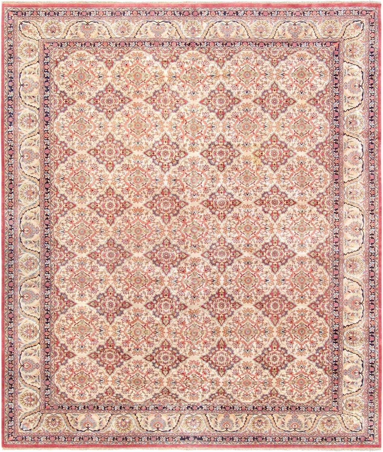 Why We Love the Pasargad Lavar ​Hand-Knotted Lamb's Wool Rug