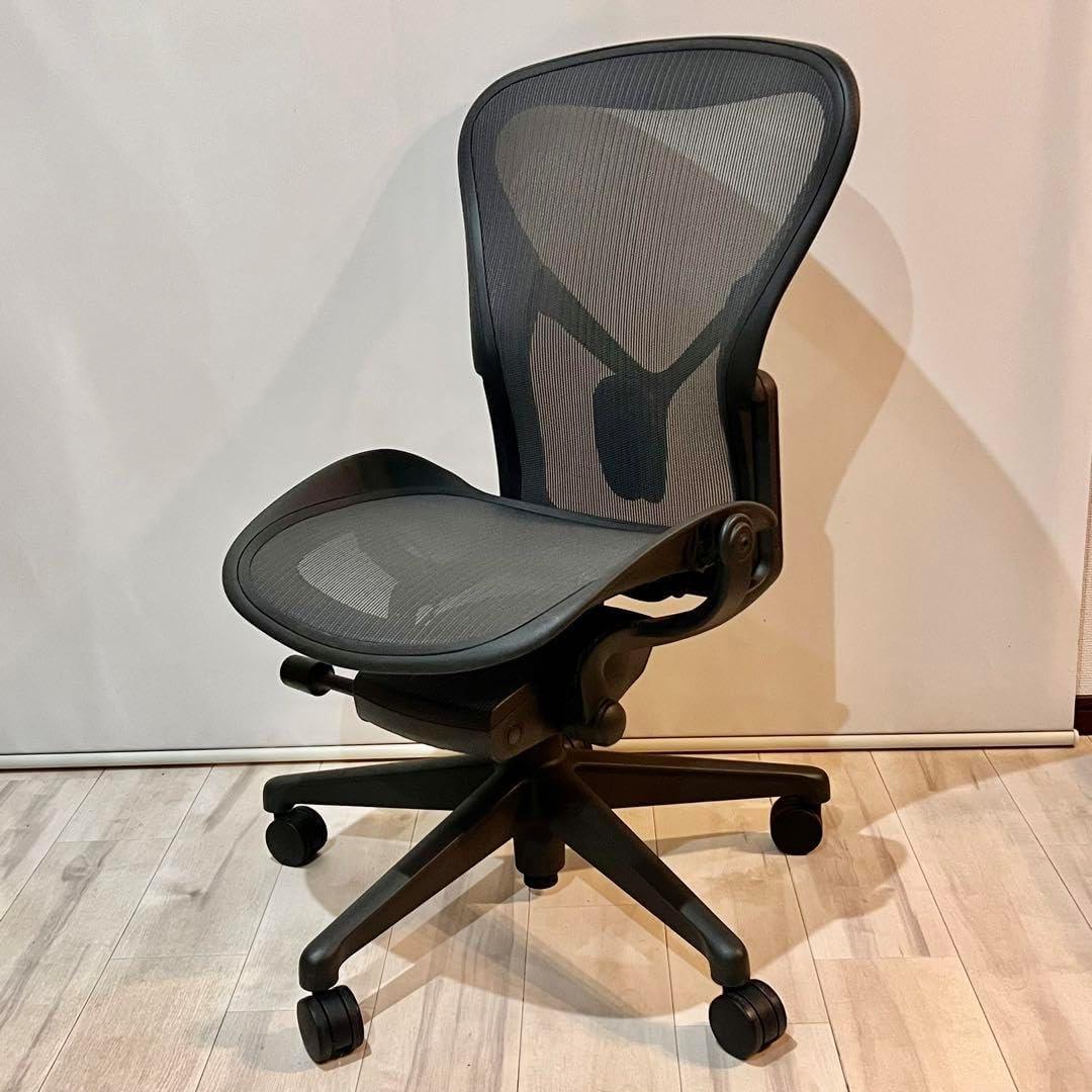 Our Take on the Aaron Remastered Chair Size B Armless Review