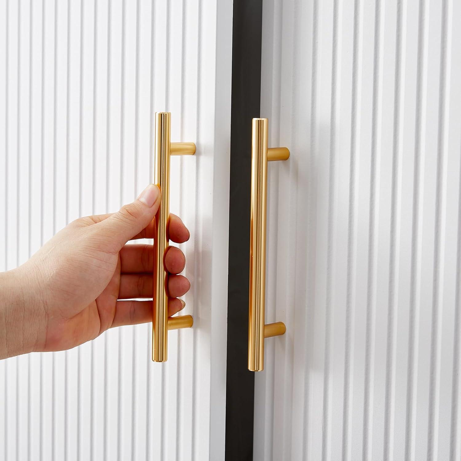 Spacious & Stylish: How the White Armoire Wardrobe‌ Fits Our Storage Needs